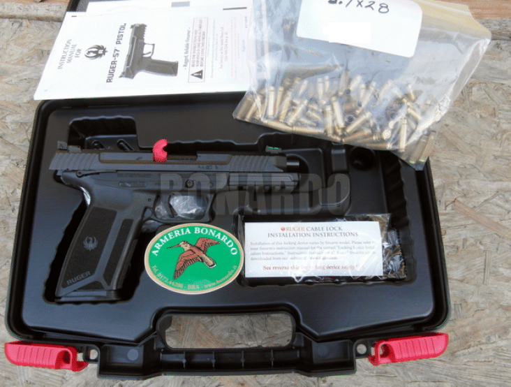 RUGER PISTOLA MOD.57 CAL.5,7X28 CON BOSSOLI