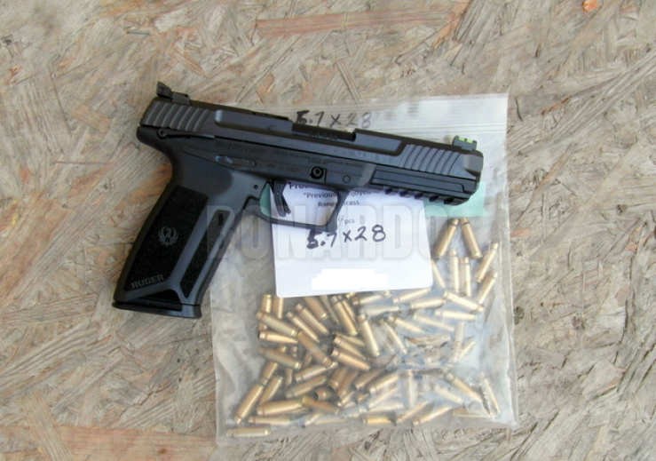 RUGER PISTOLA MOD.57 CAL.5,7X28 CON BOSSOLI