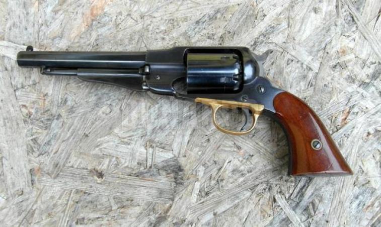 UBERTI PISTOLA AVANCARICA CAL 36