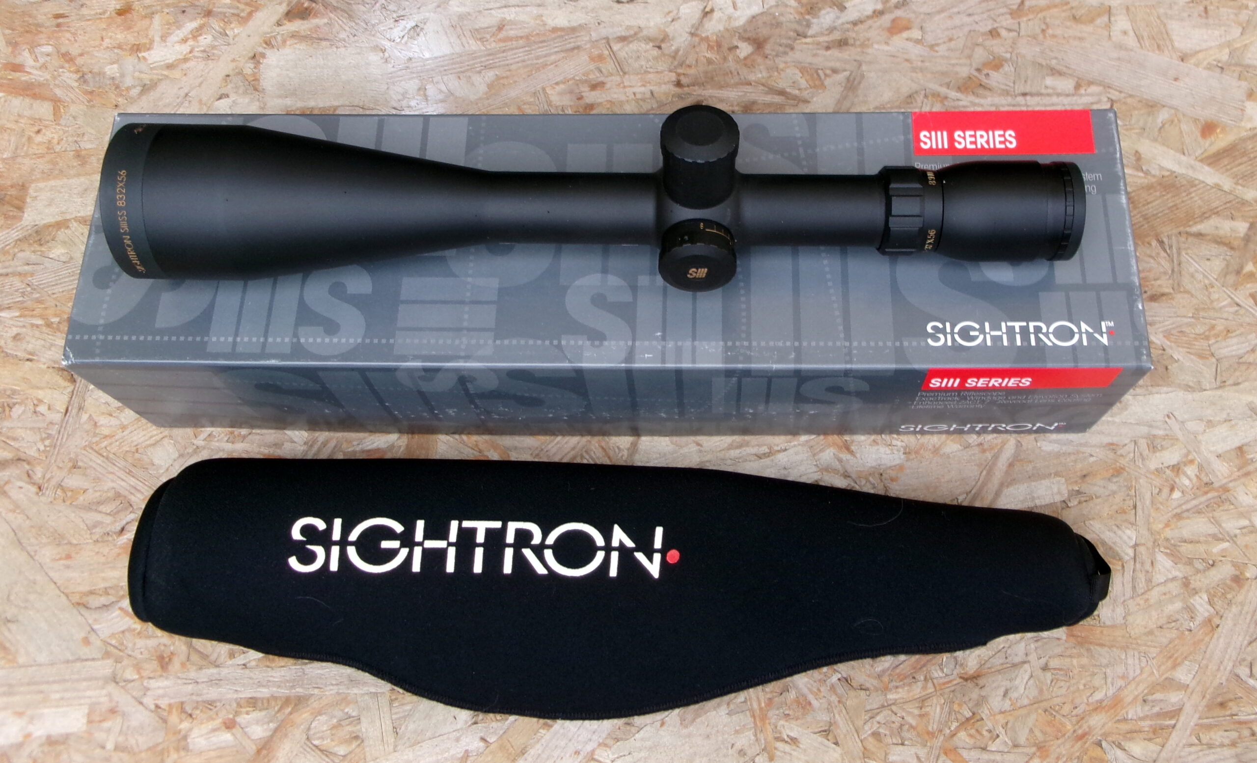 SIGHTRON SIII 8-32X56 RET.0,125MOA DOT REG TORRETTE 1/8"