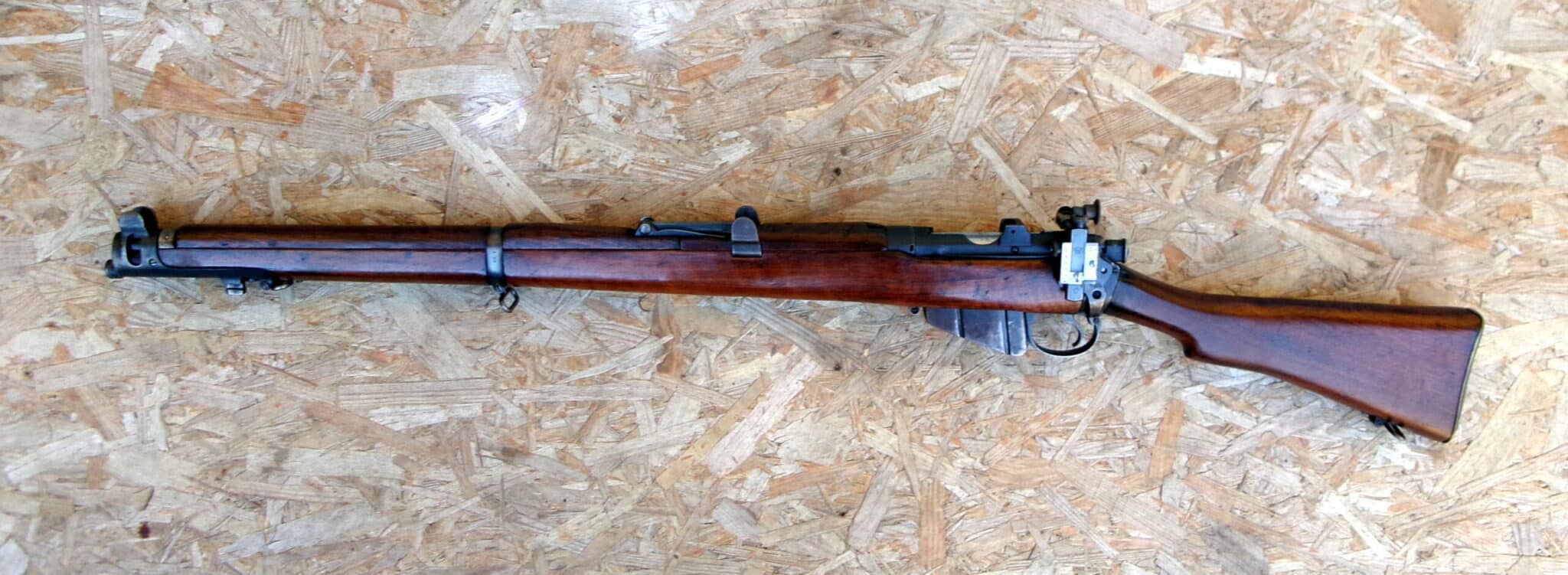 ENFIELD FUCILE N°1 MK IIII S.M.L.E. CAL. 303 BRITH. CON DIOTRA PARKER HALE