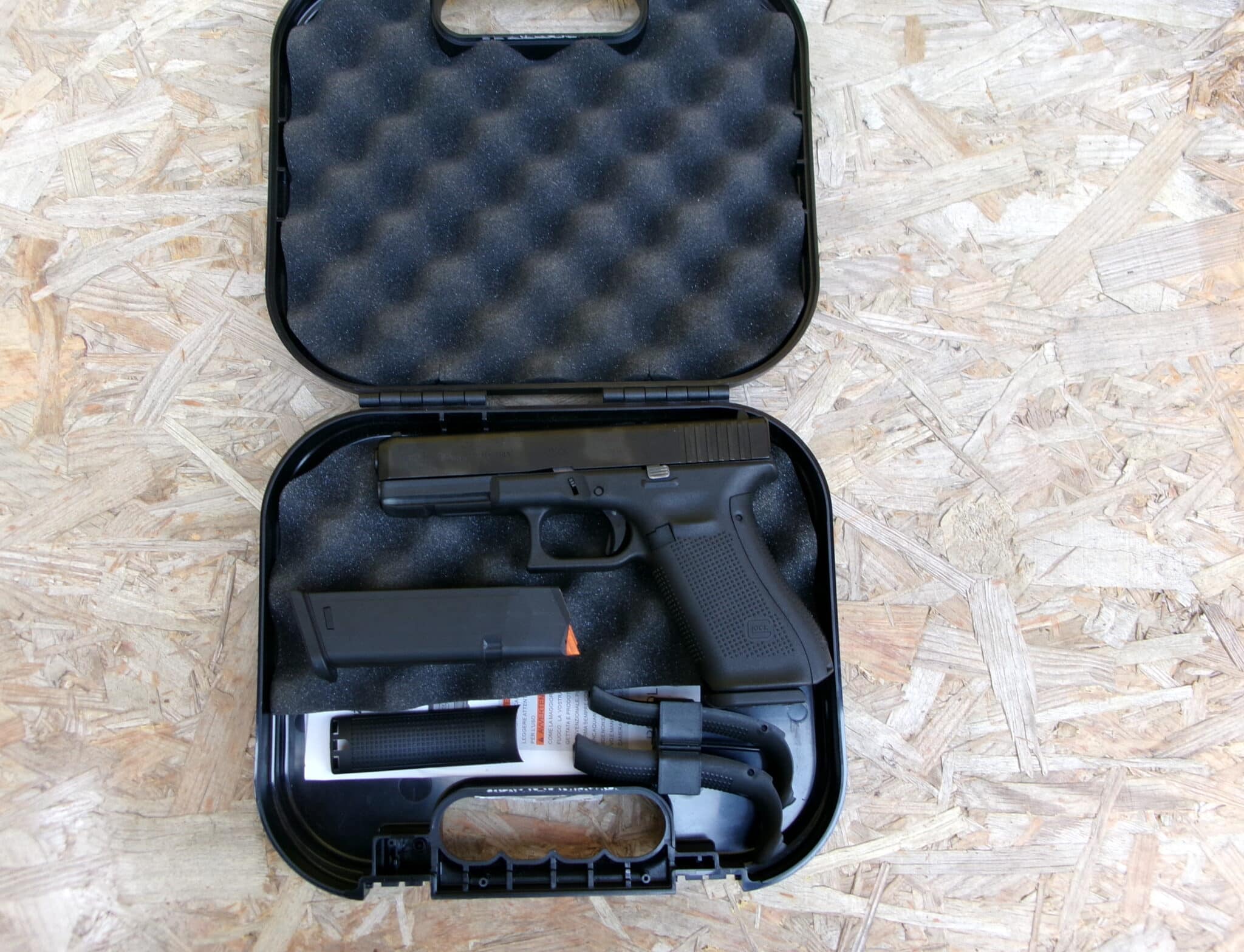 GLOCK PISTOLA  MOD. GLOCK 17  GEN 5 CAL 9X21 + RONI