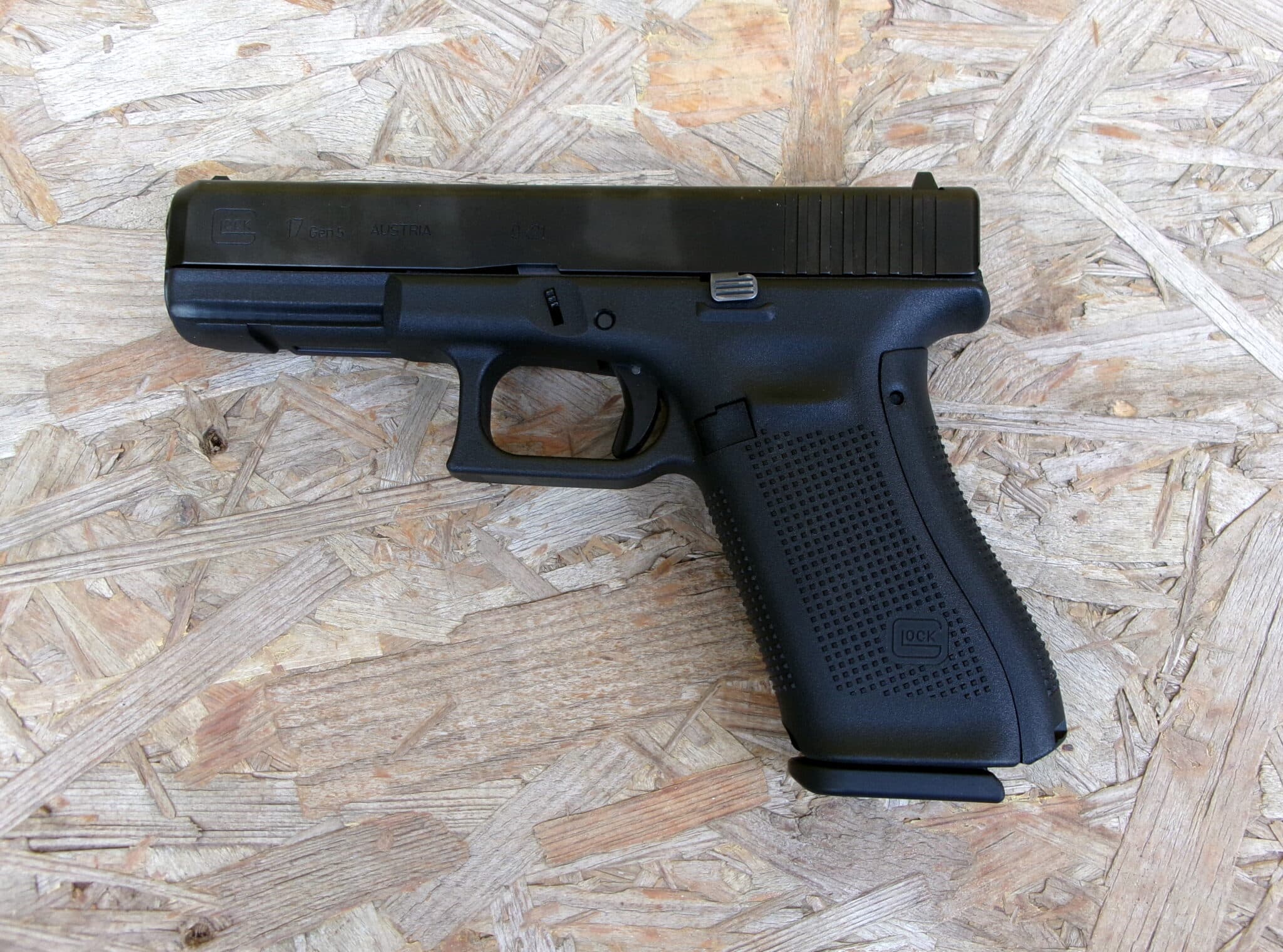 GLOCK PISTOLA  MOD. GLOCK 17  GEN 5 CAL 9X21 + RONI