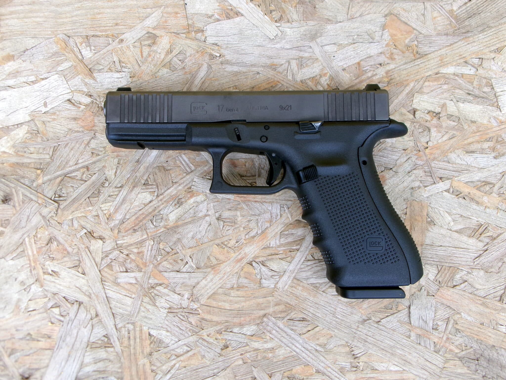 GLOCK PISTOLA MOD. 17 GEN 4 CAL 9X21 SPORTIVA